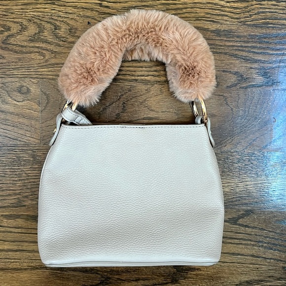 Unbillion Crossbody Bag - Picture 1 of 6